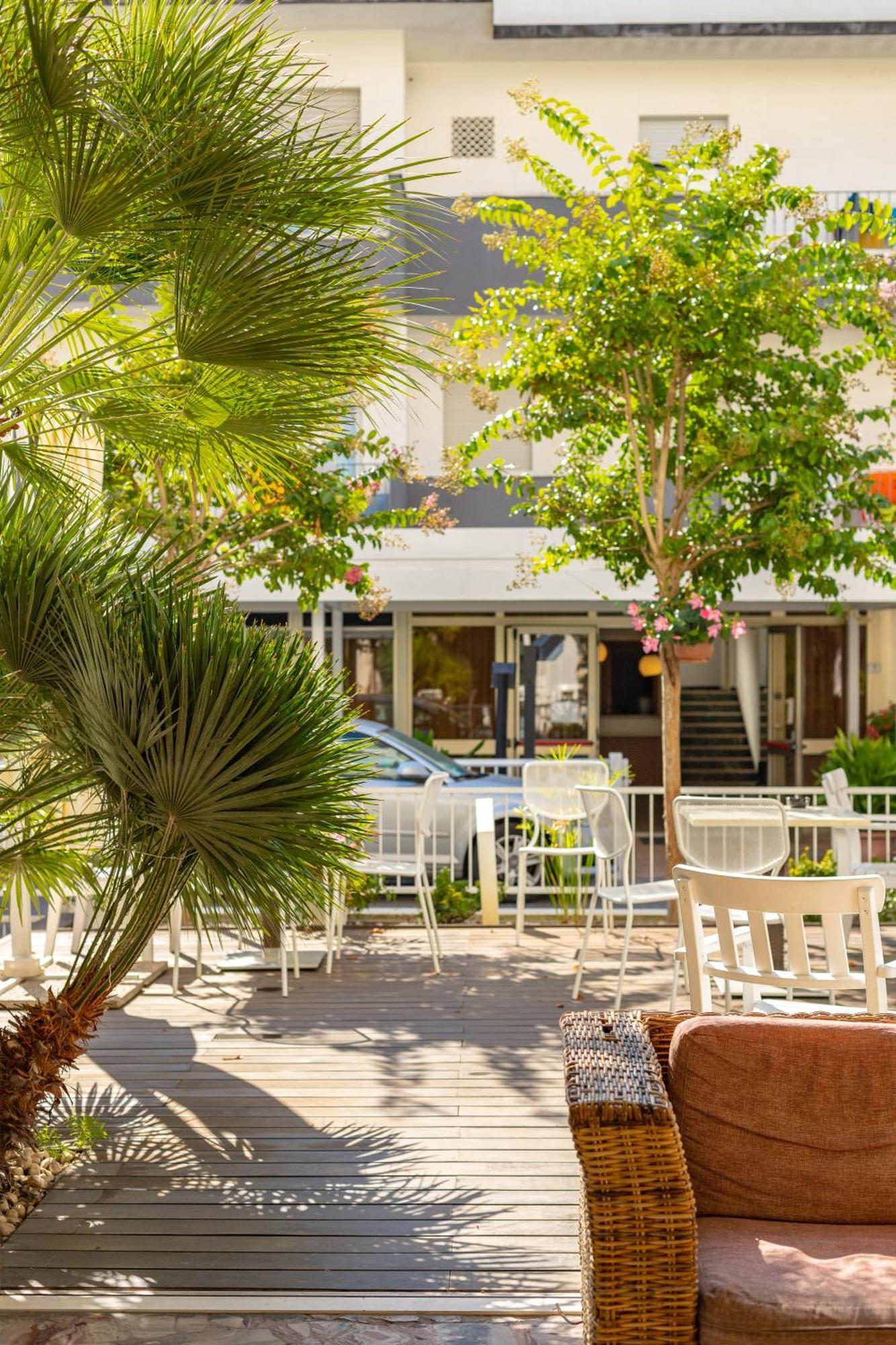 La Plata Hotel - Con Piscina Riccione Exteriör bild